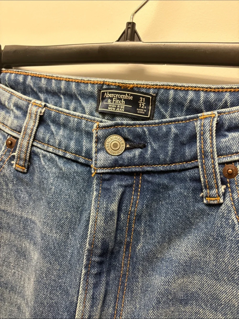 NWOT Abercrombie & fitch high rise mom Jean size 12